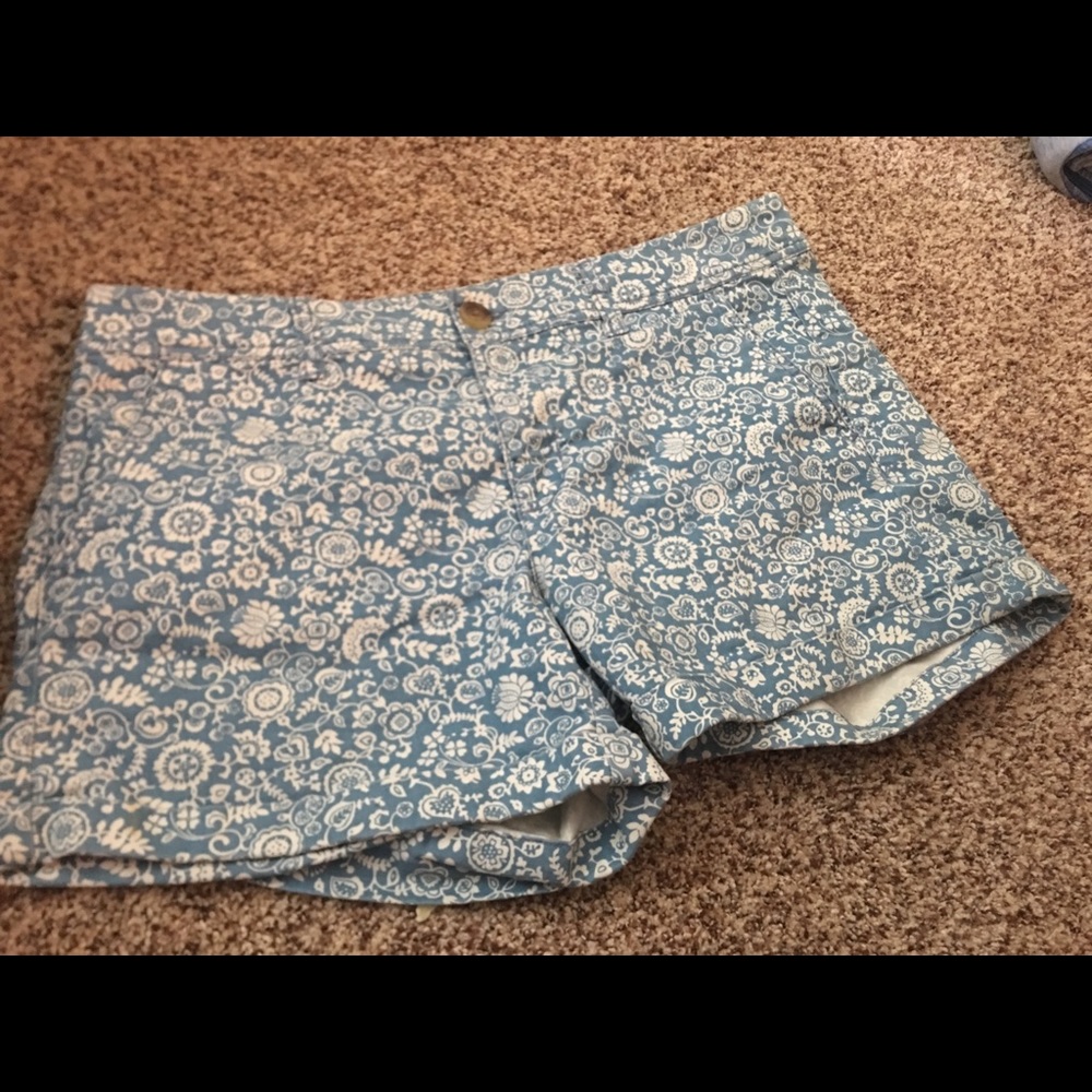 American Eagle Outfitters patterned shorts